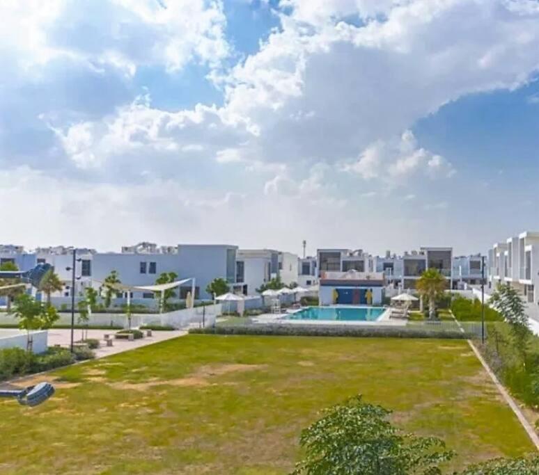 Upgraded Spacious 3br+maid Villa *