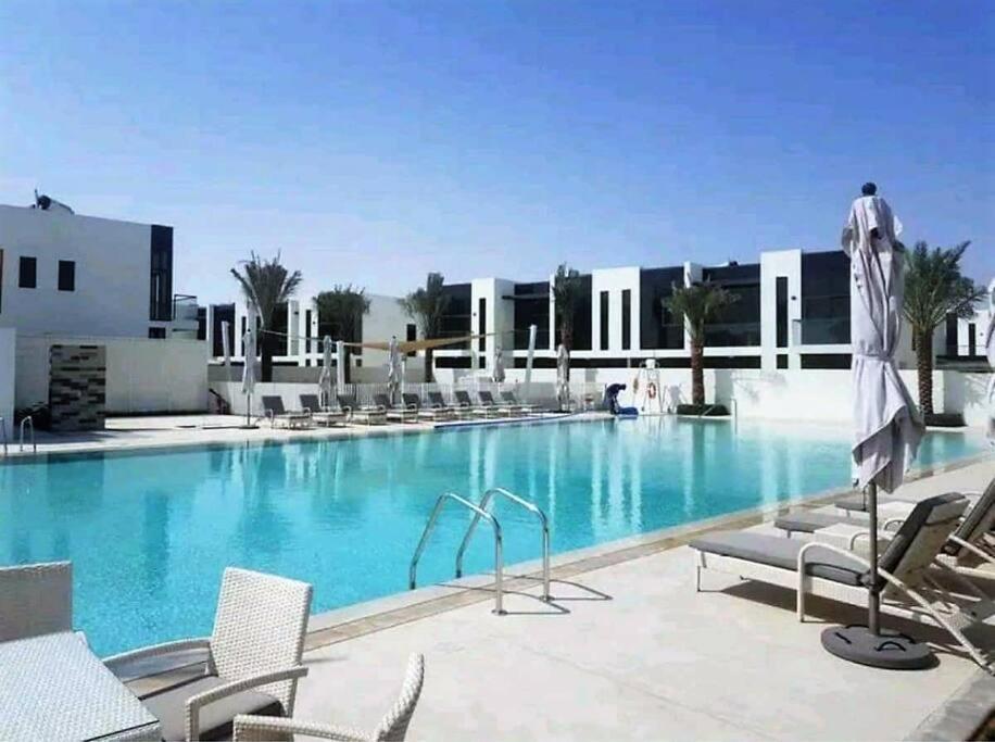 Upgraded Spacious 3br+maid Villa *