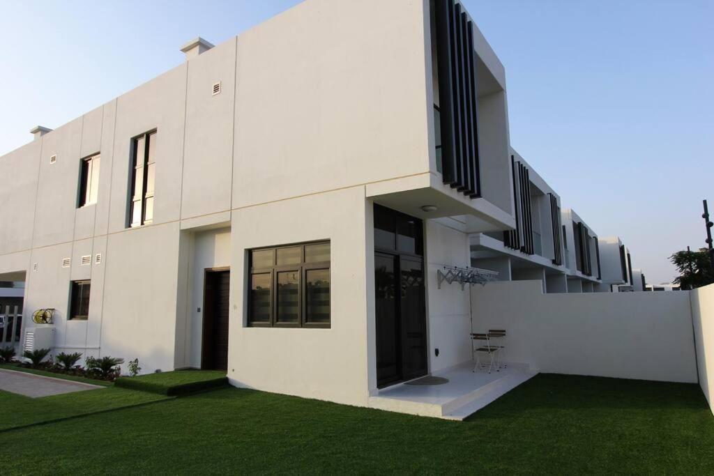 Upgraded Spacious 3br+maid