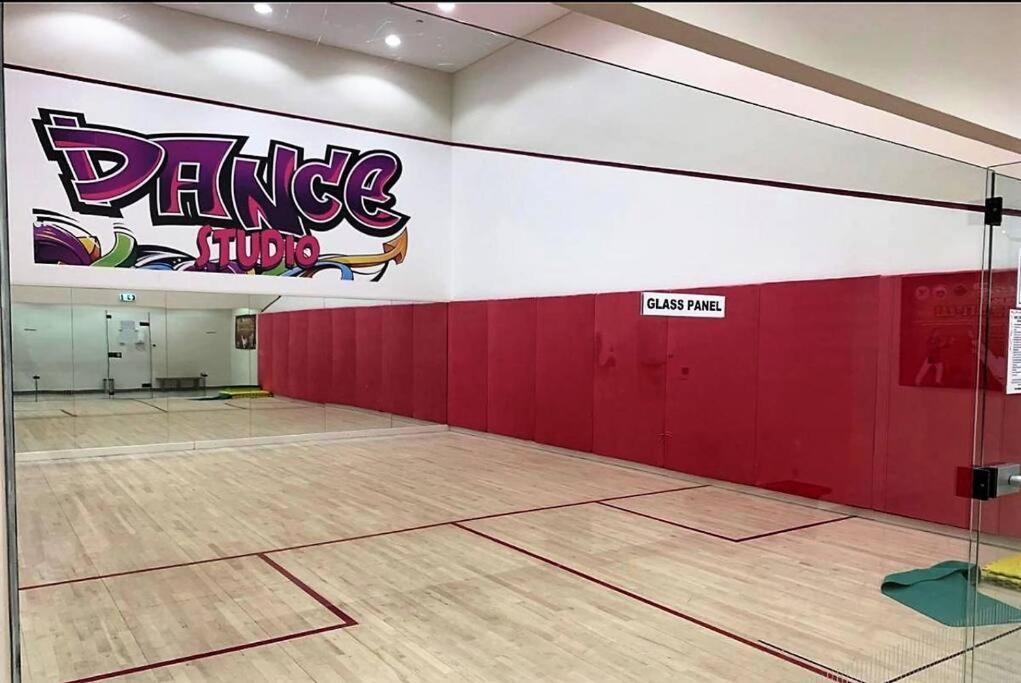 Upgraded Spacious 3br+maid *