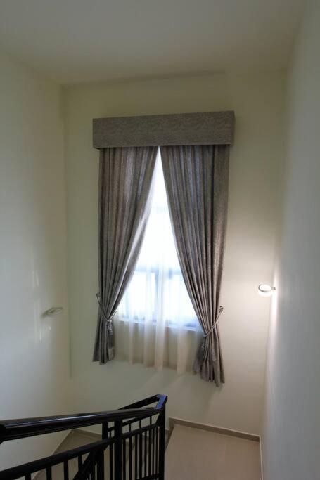 Upgraded Spacious 3br+maid *