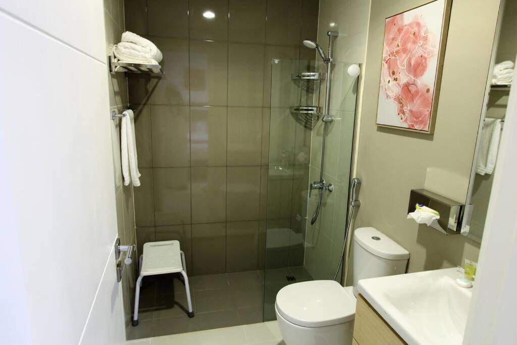 Upgraded Spacious 3br+maid *